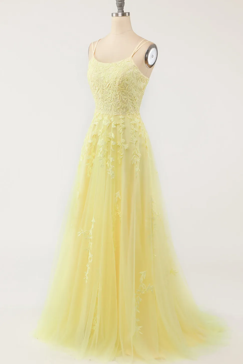 Vestido de baile de tulle roxo com apliques