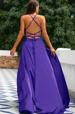 Vestido de baile lilás em cetim com alças finas