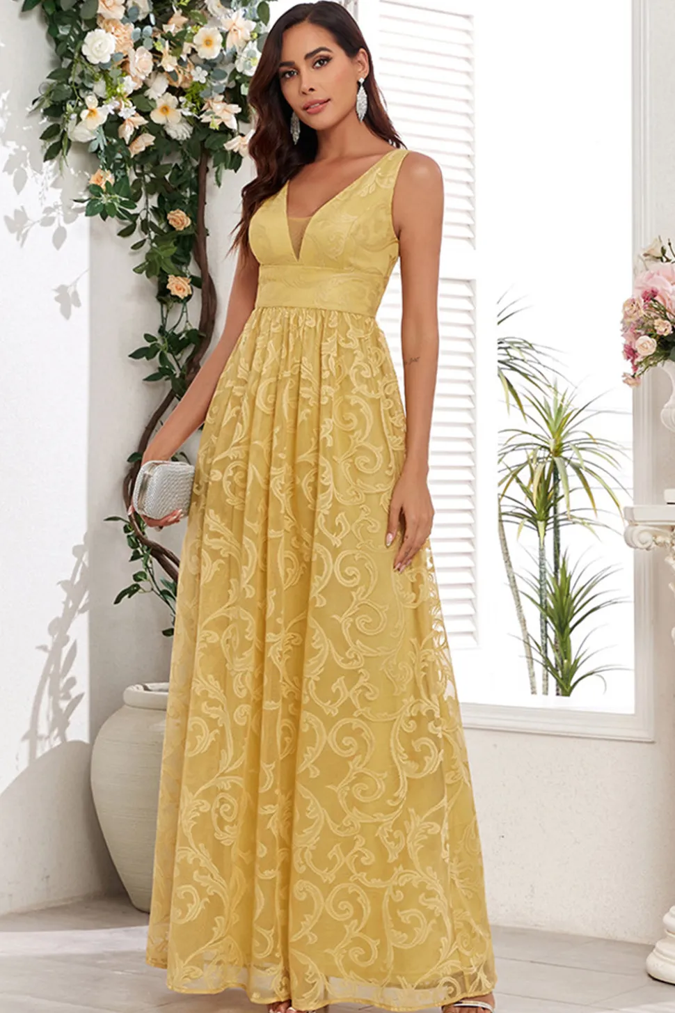 Vestido de baile longo amarelo V-neck com apliques