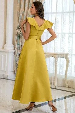 Vestido de baile longo amarelo com bordado