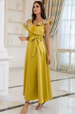 Vestido de baile longo amarelo com bordado