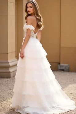 Vestido de baile longo branco fora do ombro com fenda