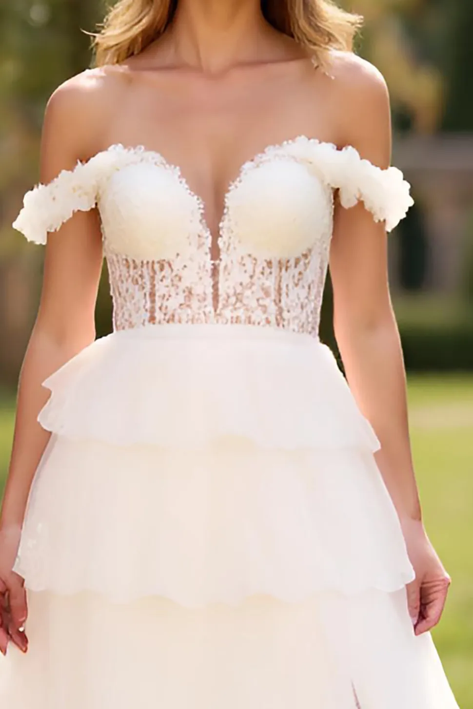 Vestido de baile longo branco fora do ombro com fenda