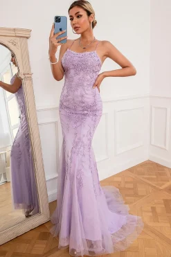Vestido de baile longo de sereia roxa clara com apliques