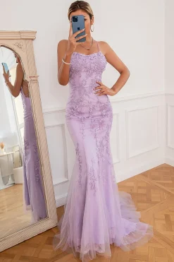 Vestido de baile longo de sereia roxa clara com apliques