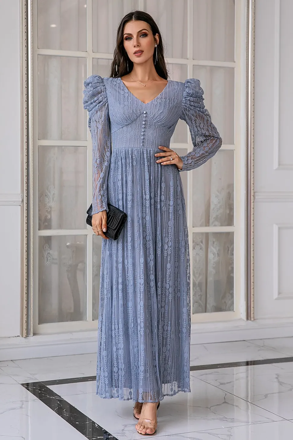 Vestido de baile longo de renda azul com mangas