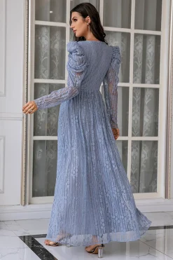 Vestido de baile longo de renda azul com mangas