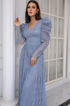 Vestido de baile longo de renda azul com mangas