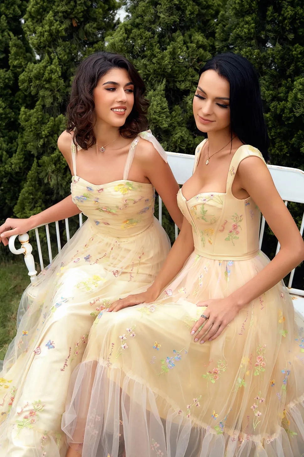 Vestido de baile longo de champanhe com bordado