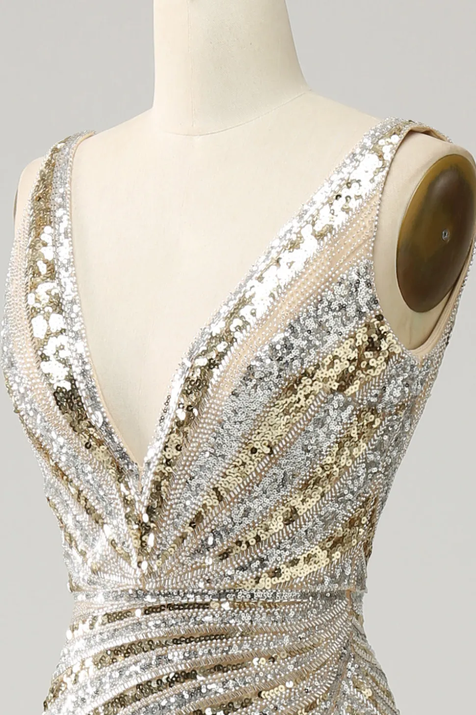 Vestido De Baile Longo Dourado Sereia Decote em V Lantejoulas