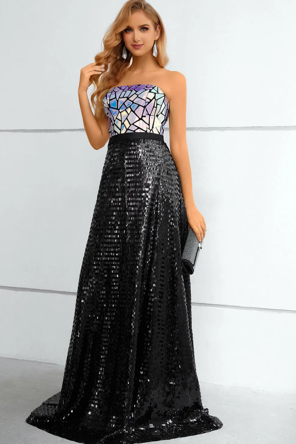 Vestido de baile preto sem alças de lantejoulas