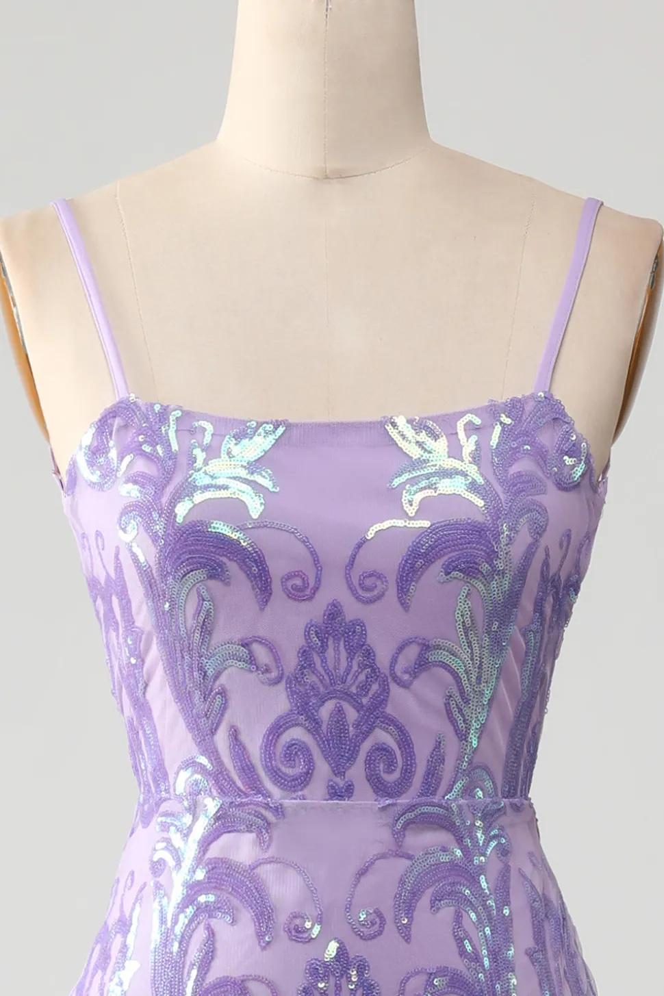 Vestido de baile sem costas roxo claro com lantejoulas
