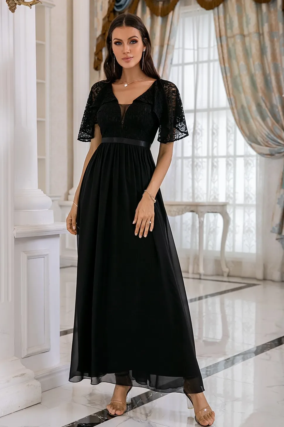 Vestido de baile sem costas de renda preta