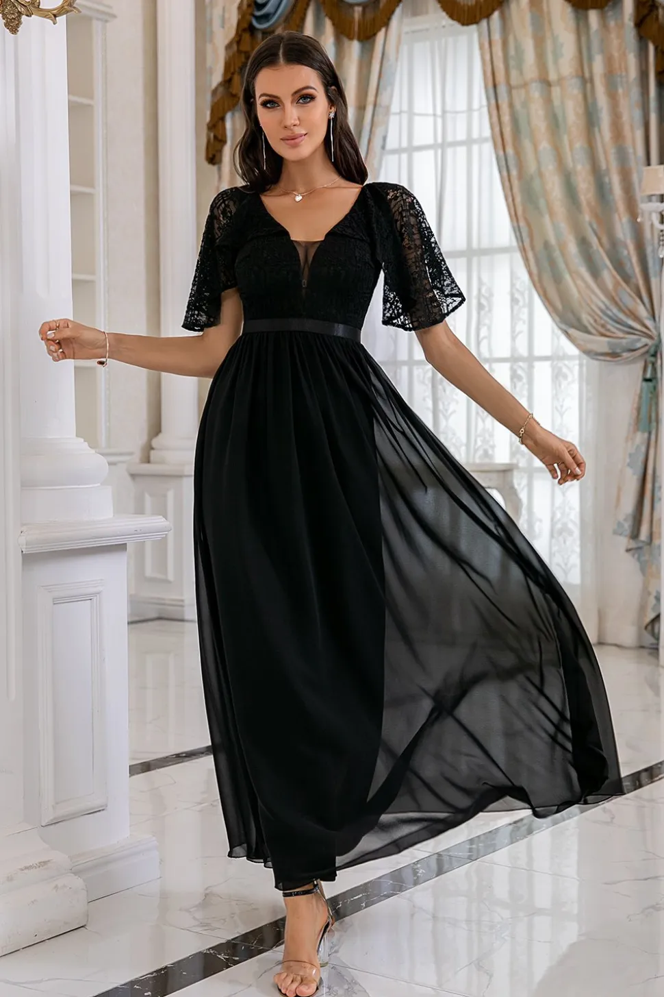 Vestido de baile sem costas de renda preta
