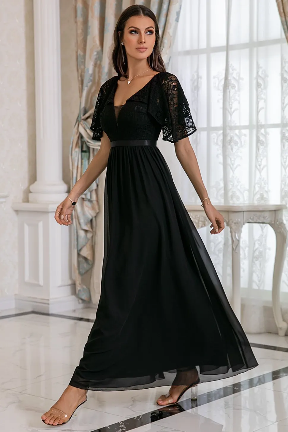 Vestido de baile sem costas de renda preta