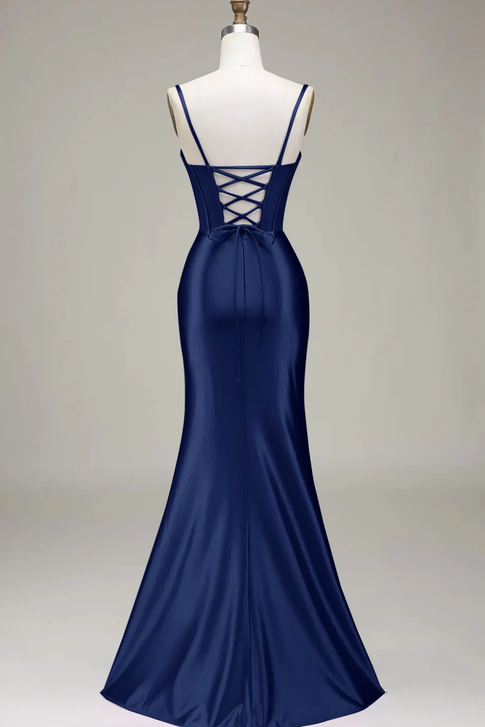 Vestido de baile sereia com alças finas azul royal e fenda