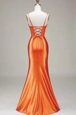 Vestido de baile sereia com alças finas azul royal e fenda