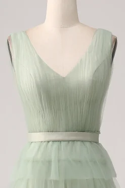Vestido de baile verde plissado com fenda