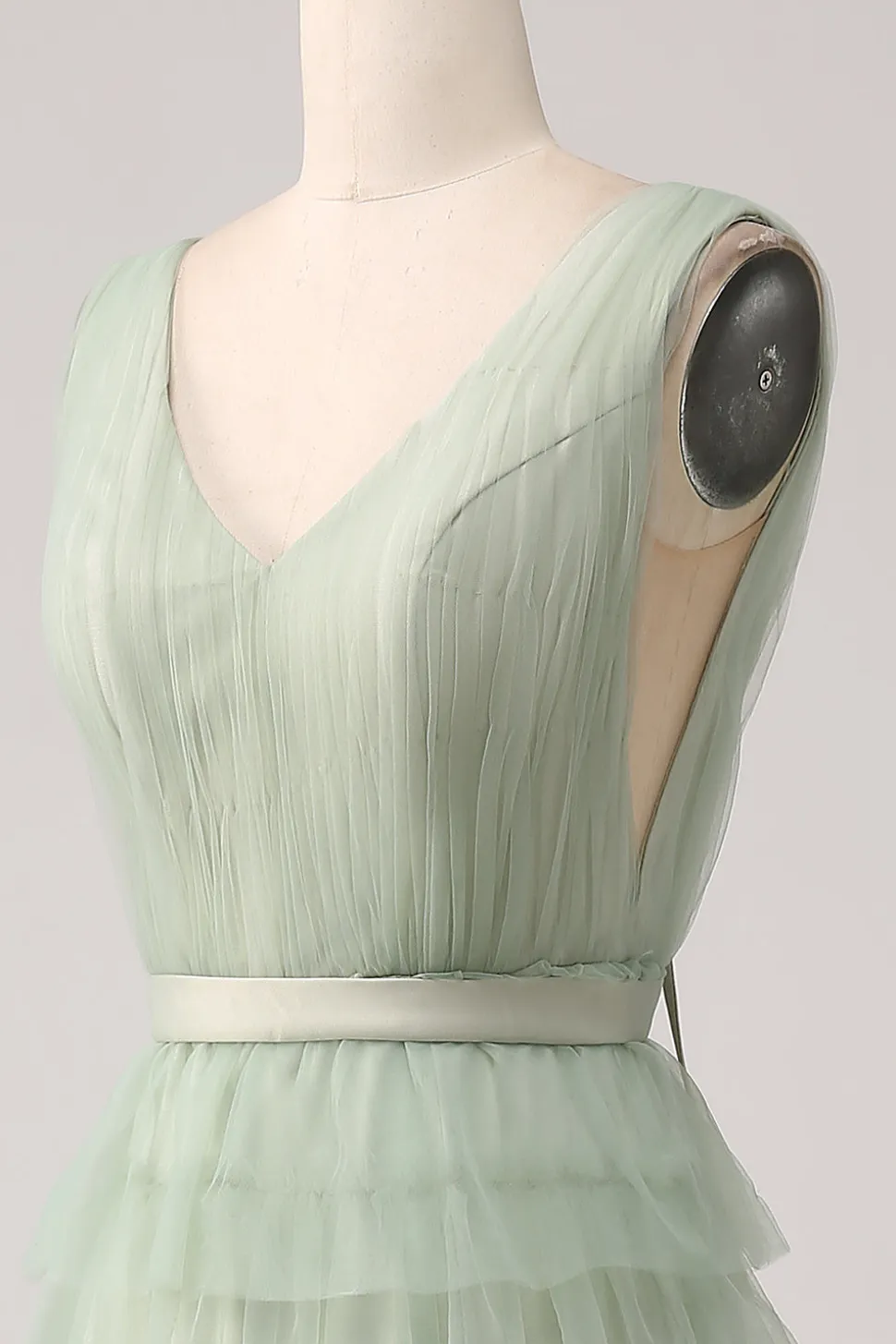 Vestido de baile verde plissado com fenda