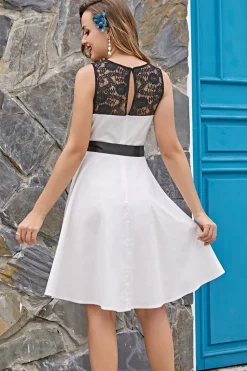 Vestido de balanço branco vintage de 1950
