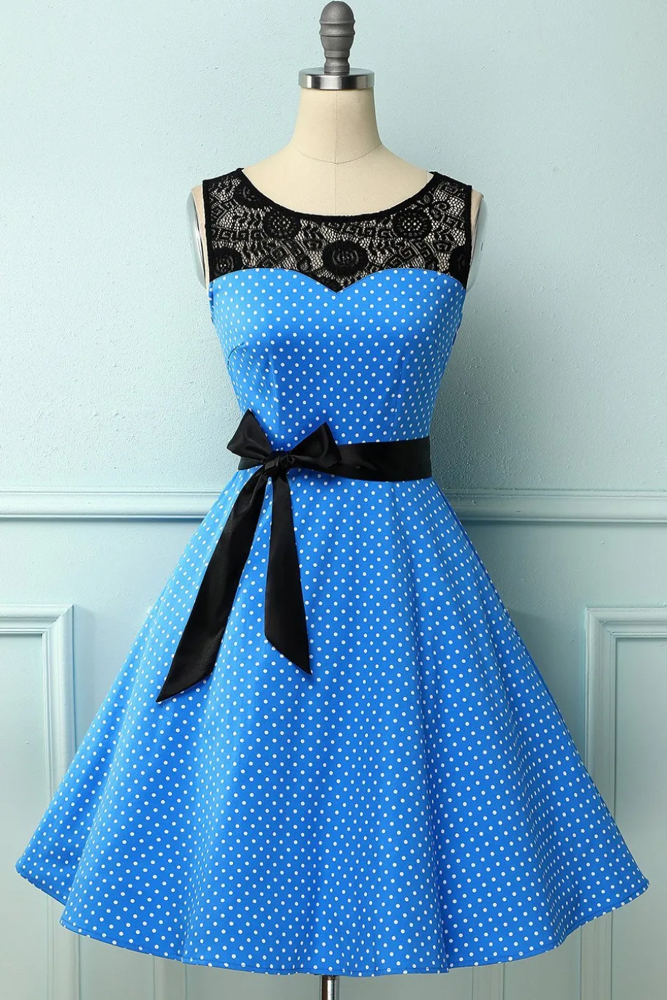 Vestido de balanço branco vintage de 1950