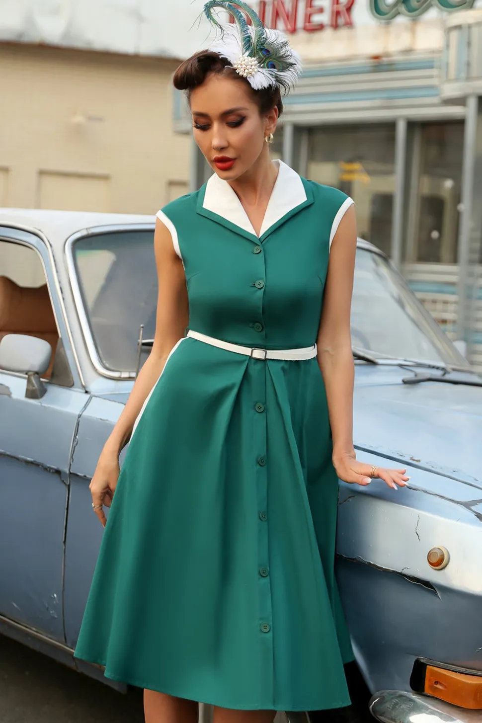 Vestido de balanço de lapel verde de 1950 com cinto