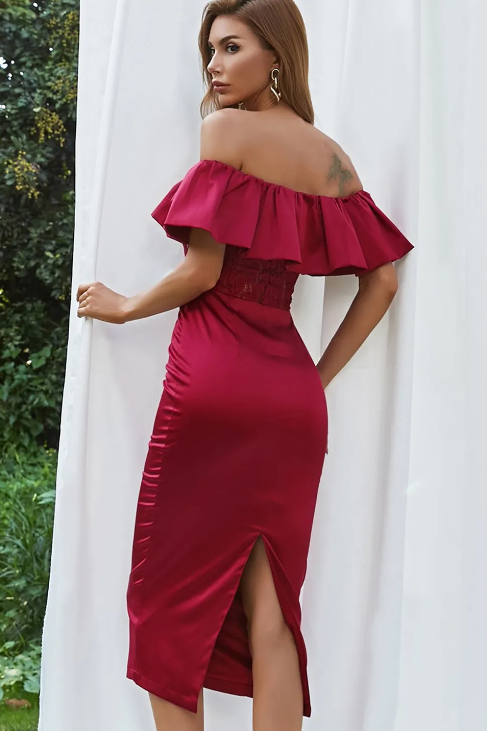 Vestido de bodycon de ombro preto fora