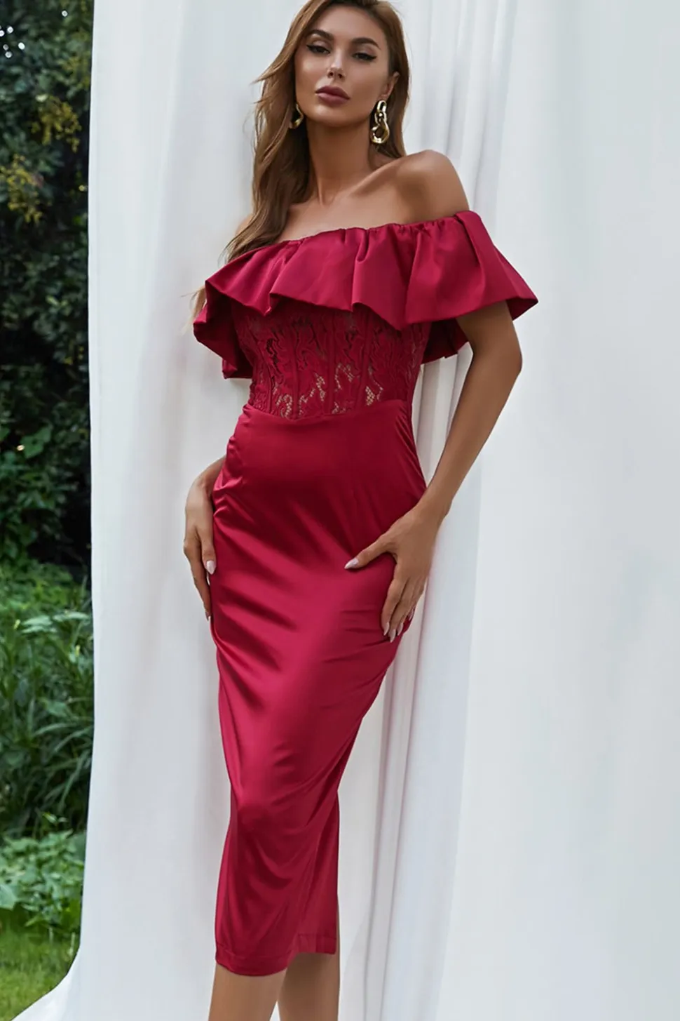 Vestido de bodycon de ombro preto fora