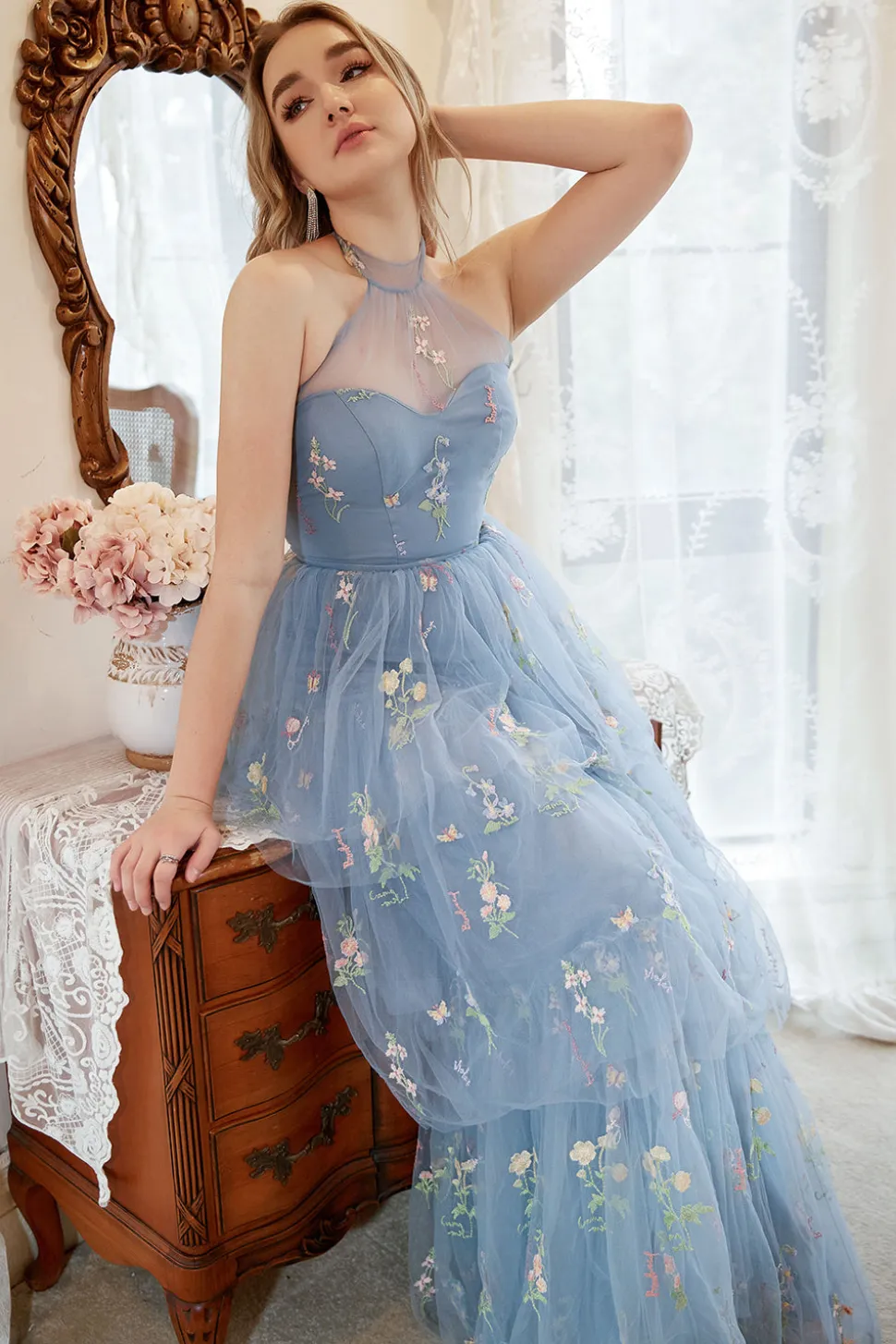Vestido de Cerimónia Com Bordado Azul