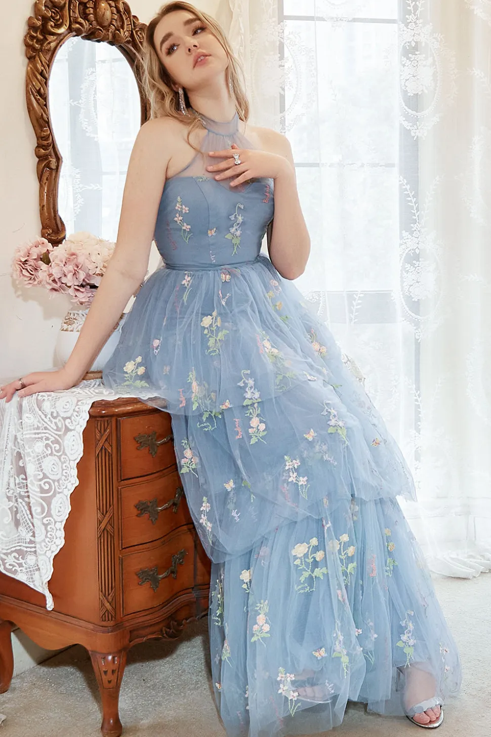 Vestido de Cerimónia Com Bordado Azul