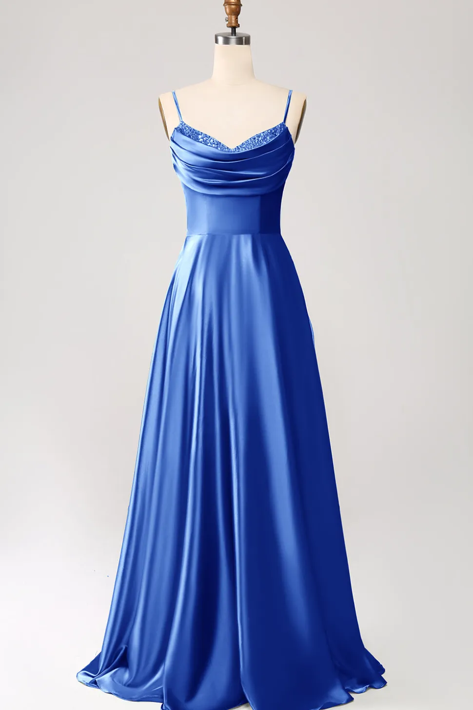 Vestido de cerimônia de cetim azul empoeirado com alças finas em linha A