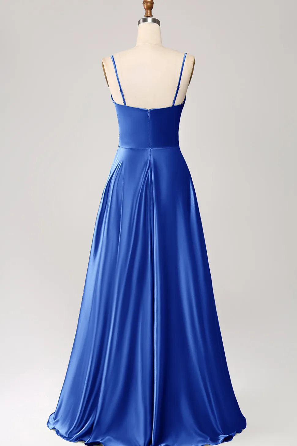 Vestido de cerimônia de cetim azul empoeirado com alças finas em linha A