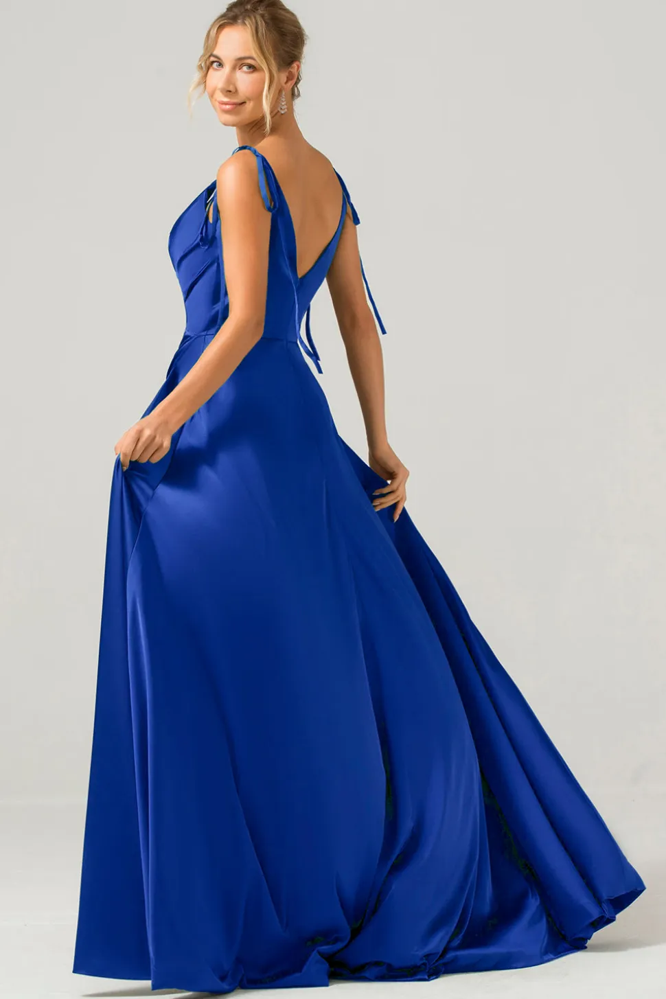 Vestido de Cerimônia Dusty Sage com alças finas franzido e fenda