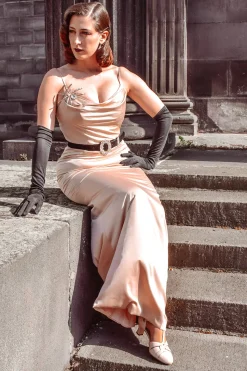 Vestido de cetim champanhe