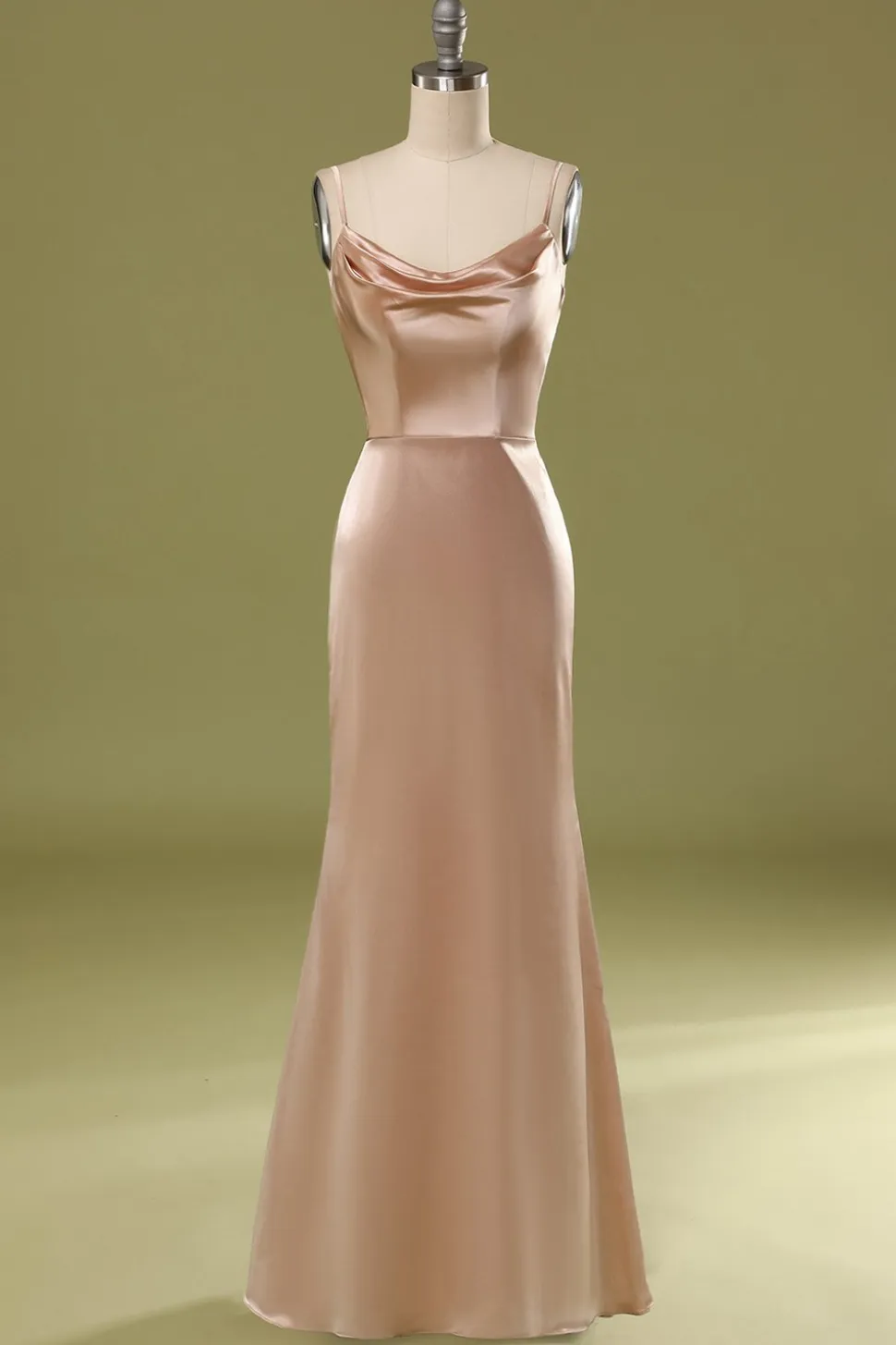 Vestido de cetim champanhe