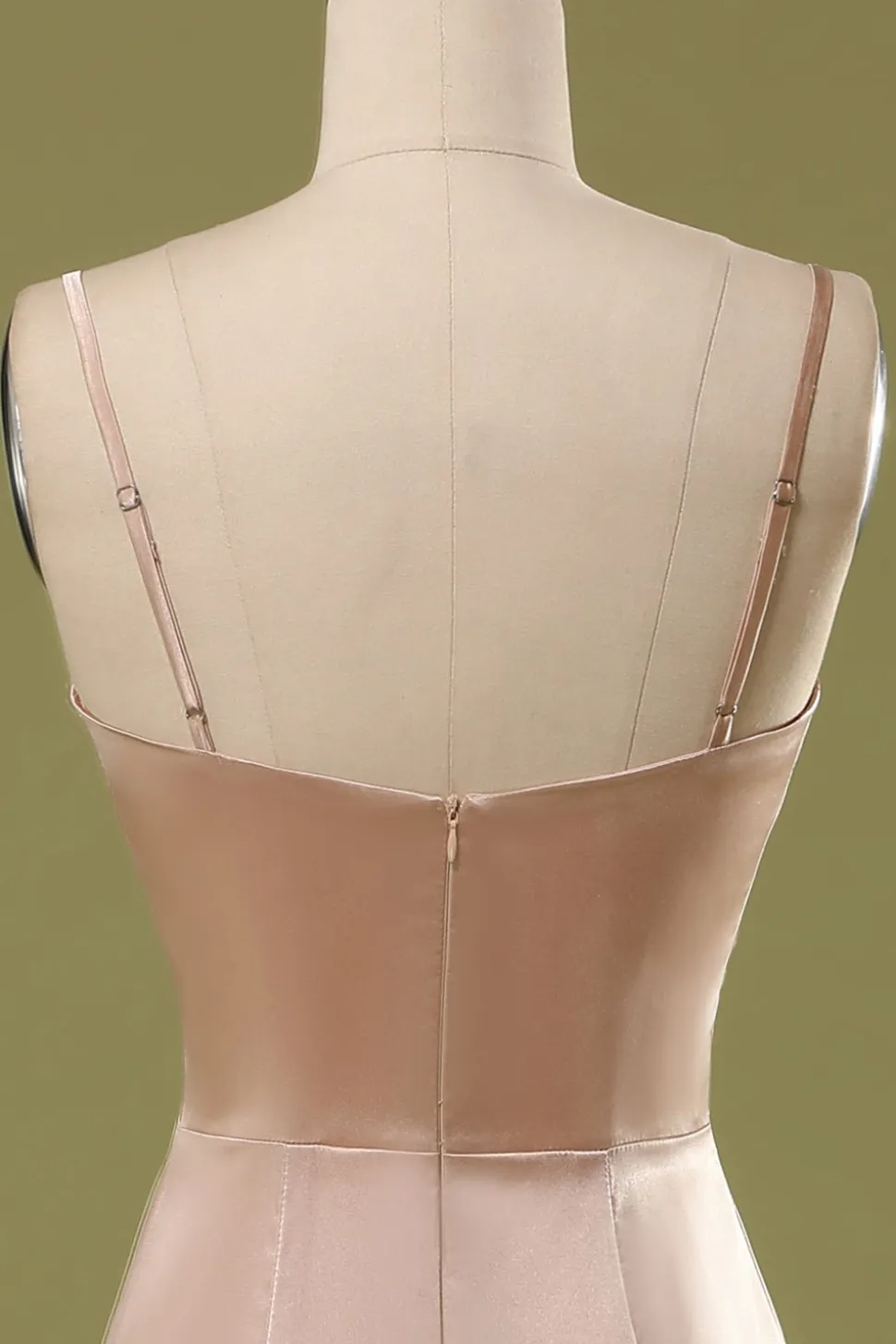 Vestido de cetim champanhe