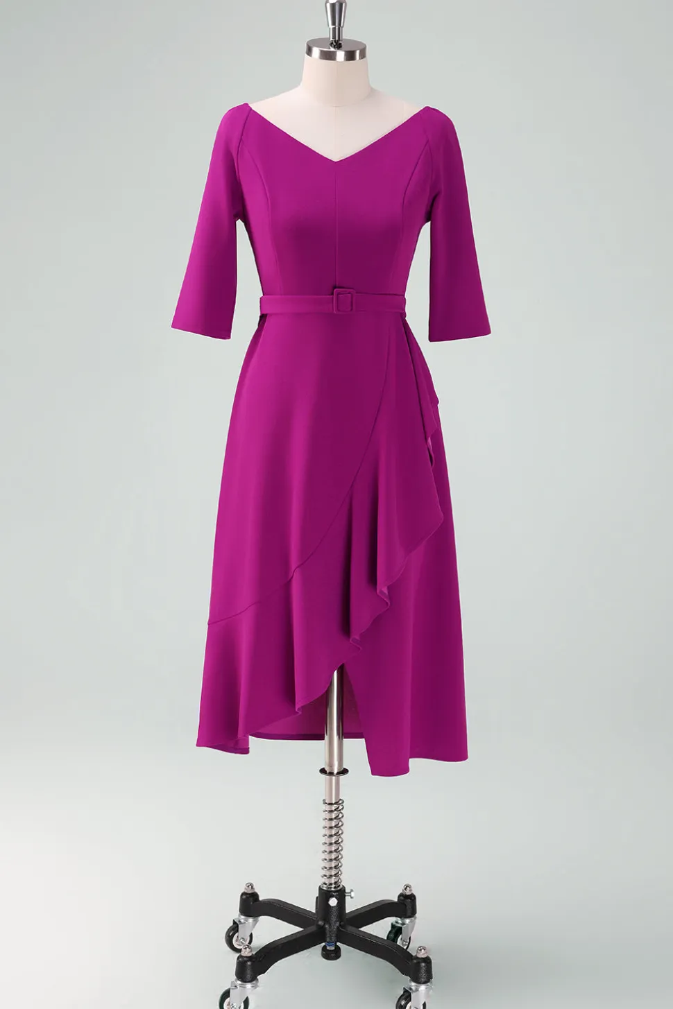 Vestido de cocktail assimétrico roxo com meias mangas