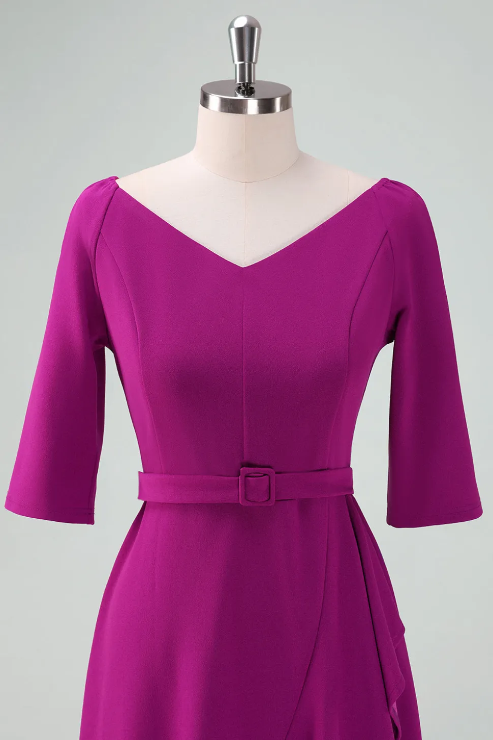 Vestido de cocktail assimétrico roxo com meias mangas