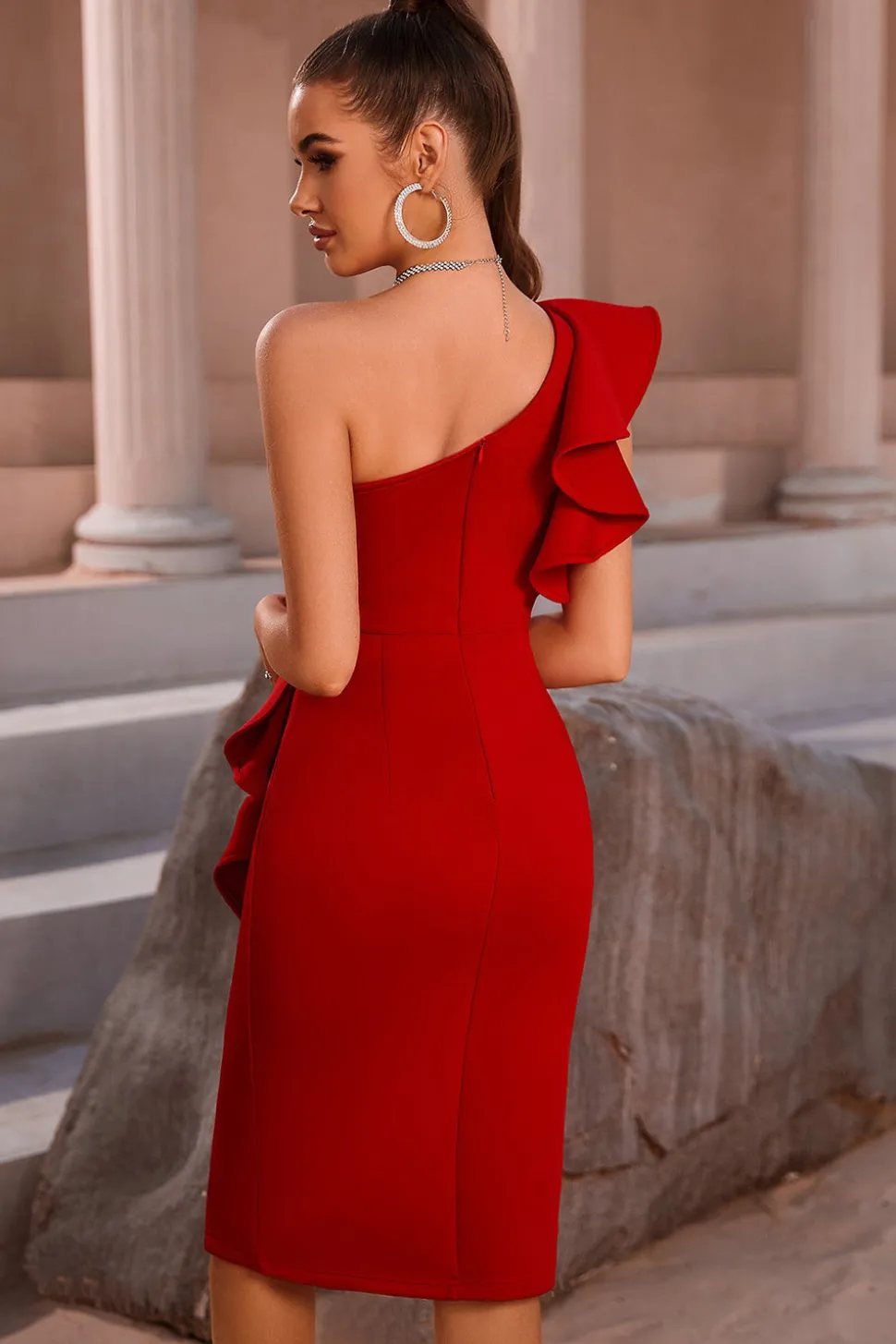 Vestido de Cocktail Branco Um Ombro Ajustado