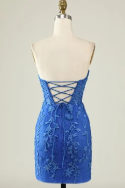 Vestido de cocktail curto rosa apertado com apliques