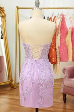 Vestido de cocktail curto rosa apertado com apliques