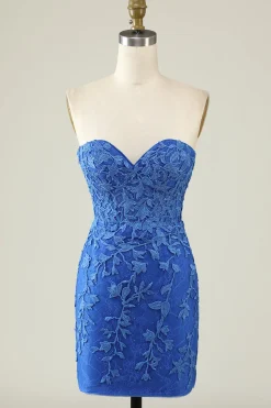 Vestido de cocktail curto rosa apertado com apliques