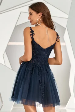 Vestido de cocktail curto sem costas da Marinha com apliques