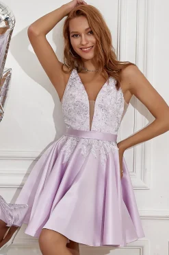 Vestido de Cocktail de cetim de missanga roxa com apliques