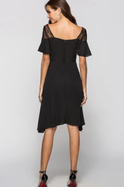 Vestido de cocktail preto de linha com renda