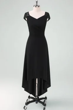 Vestido de cocktail preto alto-baixo com mangas de boné