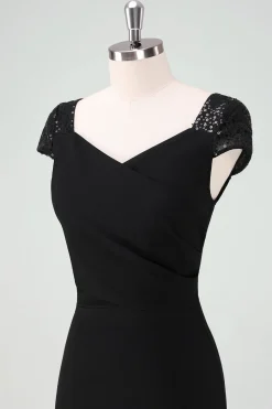 Vestido de cocktail preto alto-baixo com mangas de boné