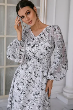 Vestido de convidado de casamento floral branco