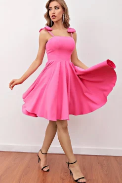 Vestido de coquetel curto rosa com arco