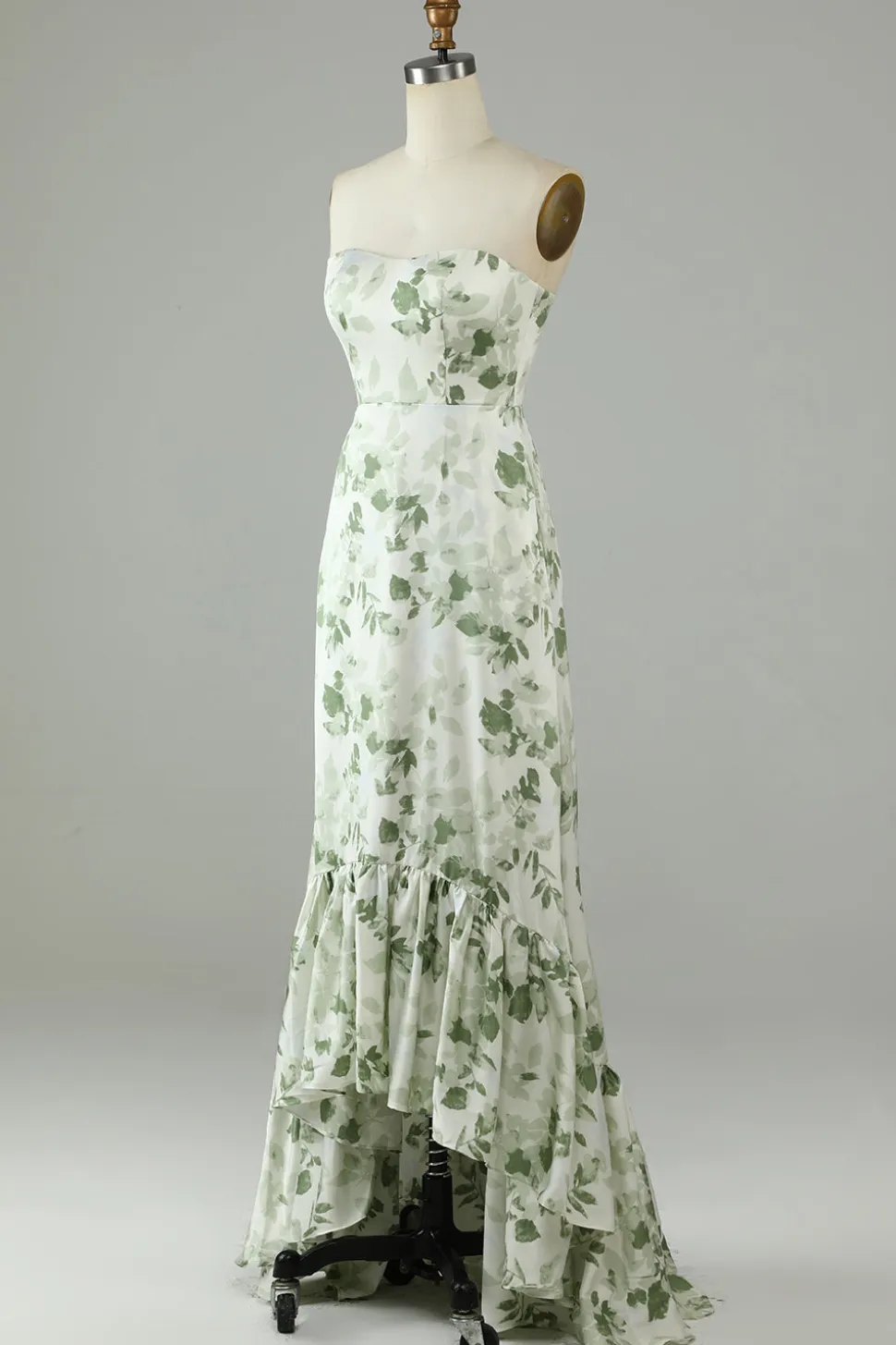 Vestido de dama de honra longo estampado estampado sem alças assimétrico